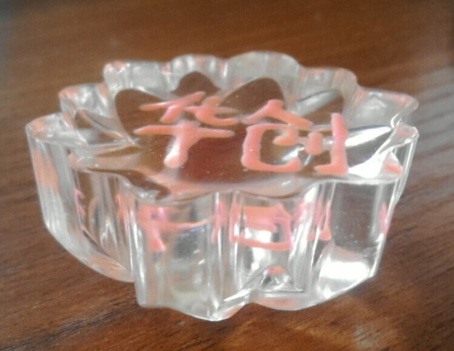 水晶滴膠固化后表面發(fā)白是什么原因？該如何解決發(fā)白問題？
